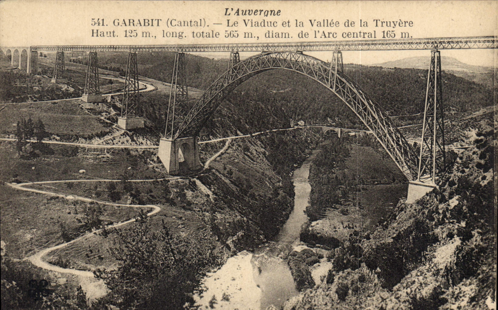 CPA L'Auvergne Garabit Cantal Le Viaduc et la Vallee de la Truyere 
