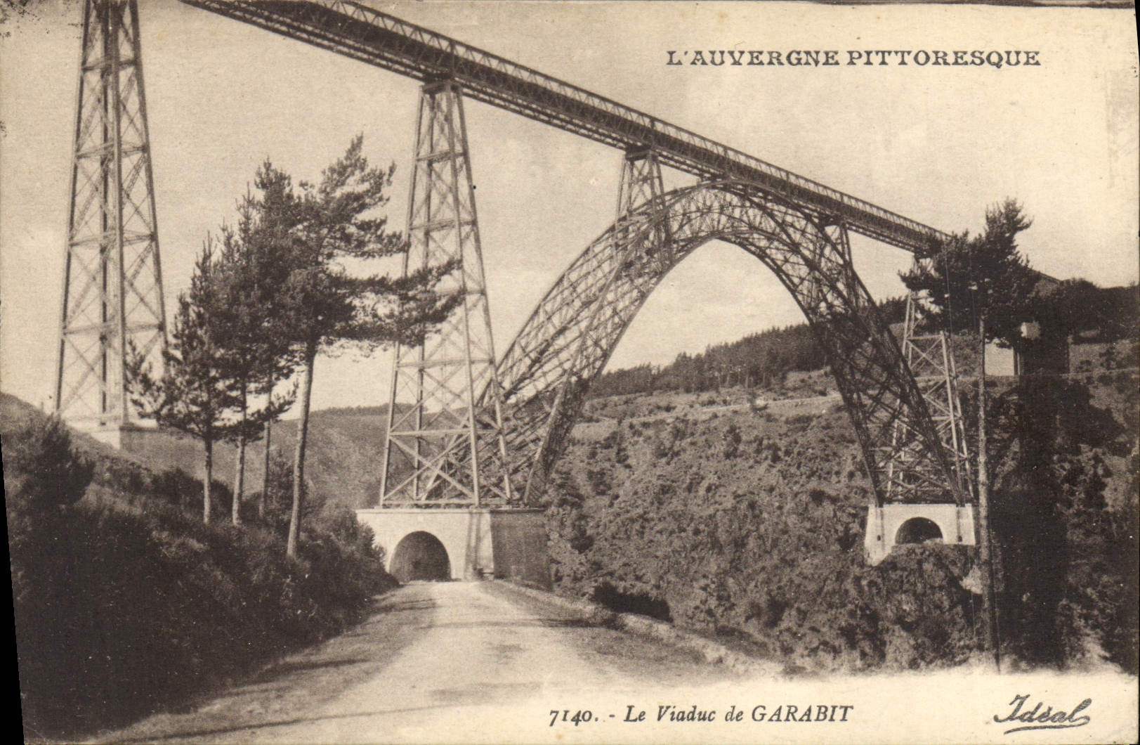 CPA L'Auvergne Pittoresque Le Viaduc de Garabit 
