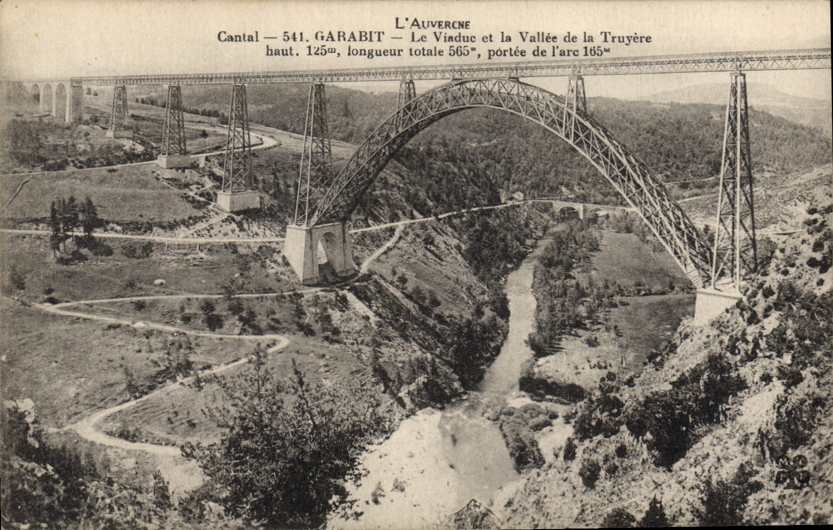 CPA L'Auvergne Cantal Garabit Le Viaduc et la Vallee de la Truyere 