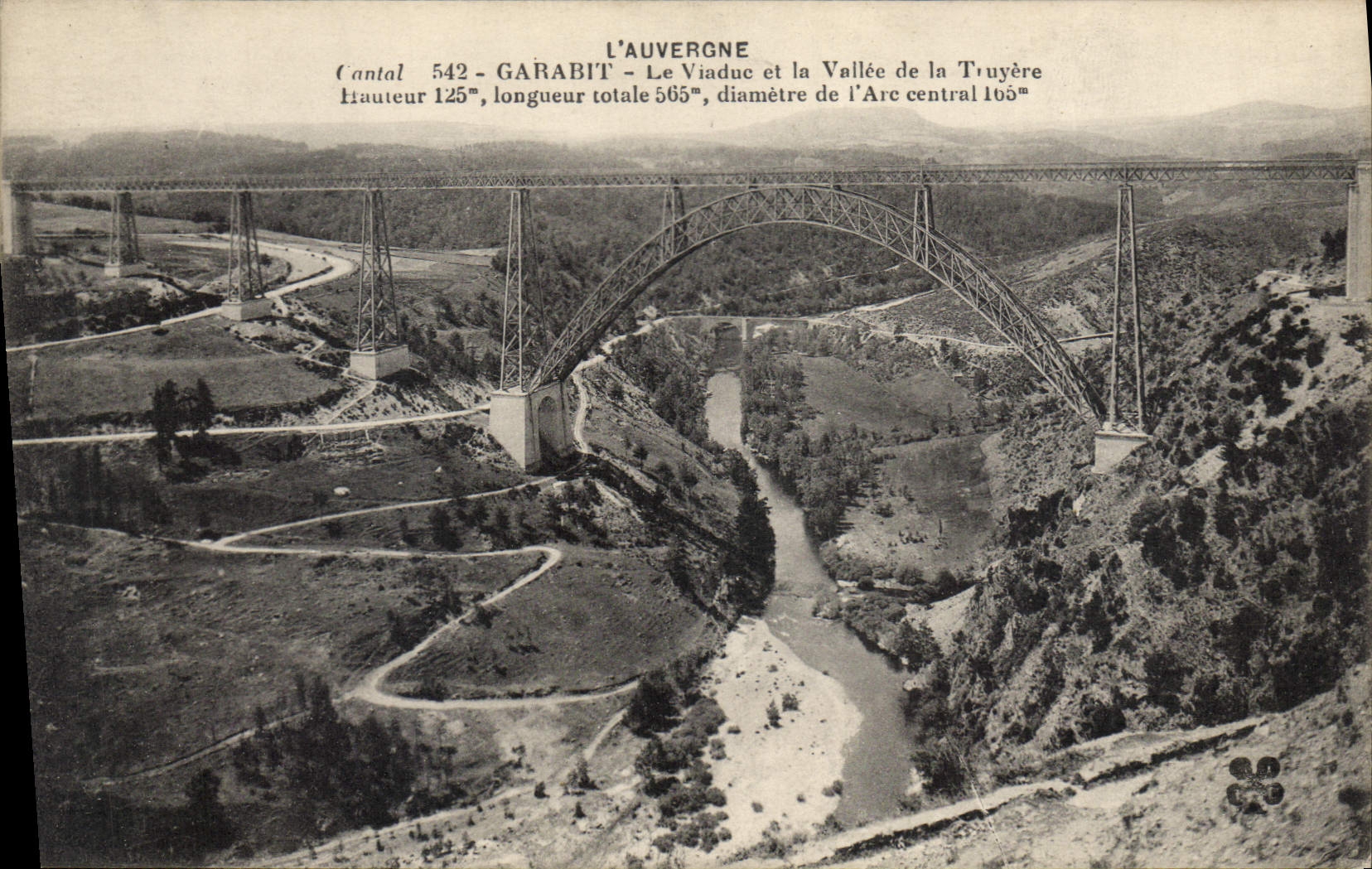 CPA L'Auvergne Cantal Garabit Le Viaduc et la Vallee de la Truyere 