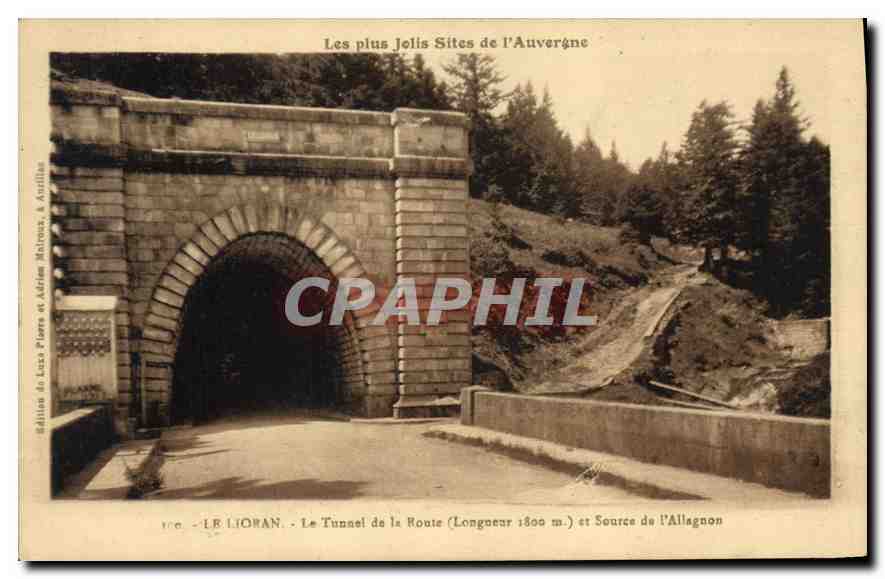 CPA Les plus Jolis Sites de l'Auvergne Le Lioran Le Tunnel de la Route et Source de l'Allagnon 