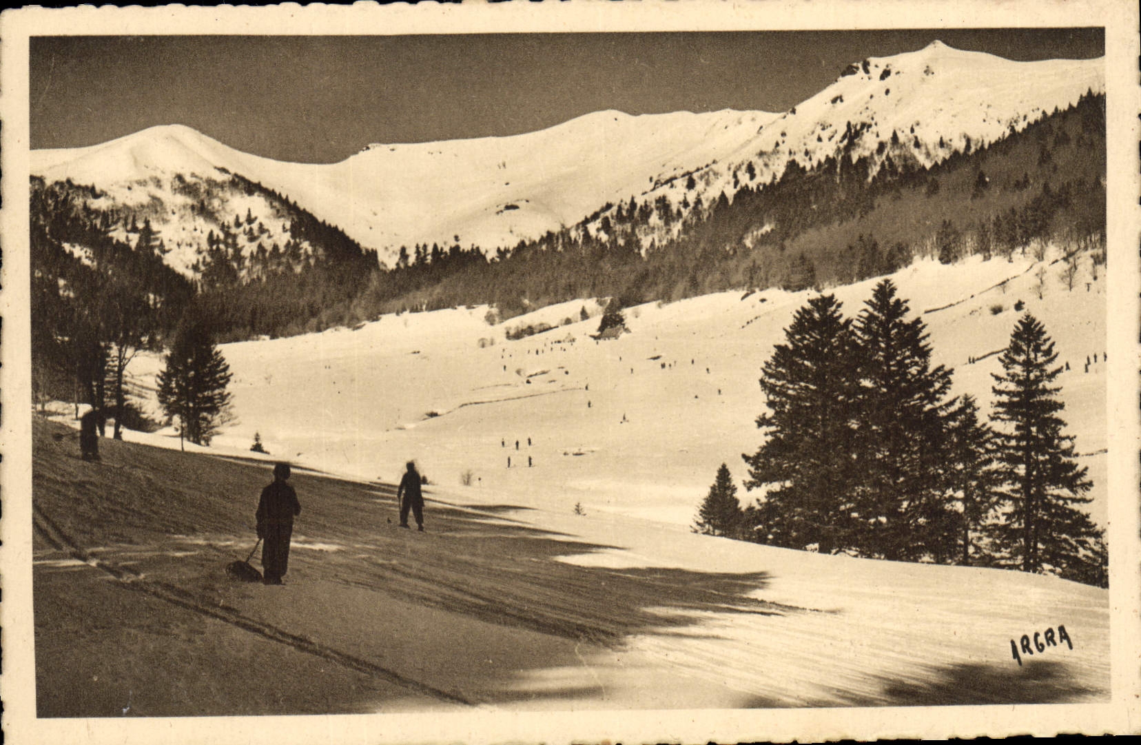 CPA Le Lioran Cantal Le Cirque d'Alagnon Vue sur les cois de Combe Negre et de Rombiere 