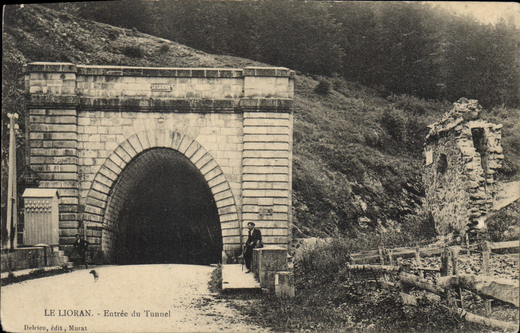CPA Le Lioran Entree du Tunnel 