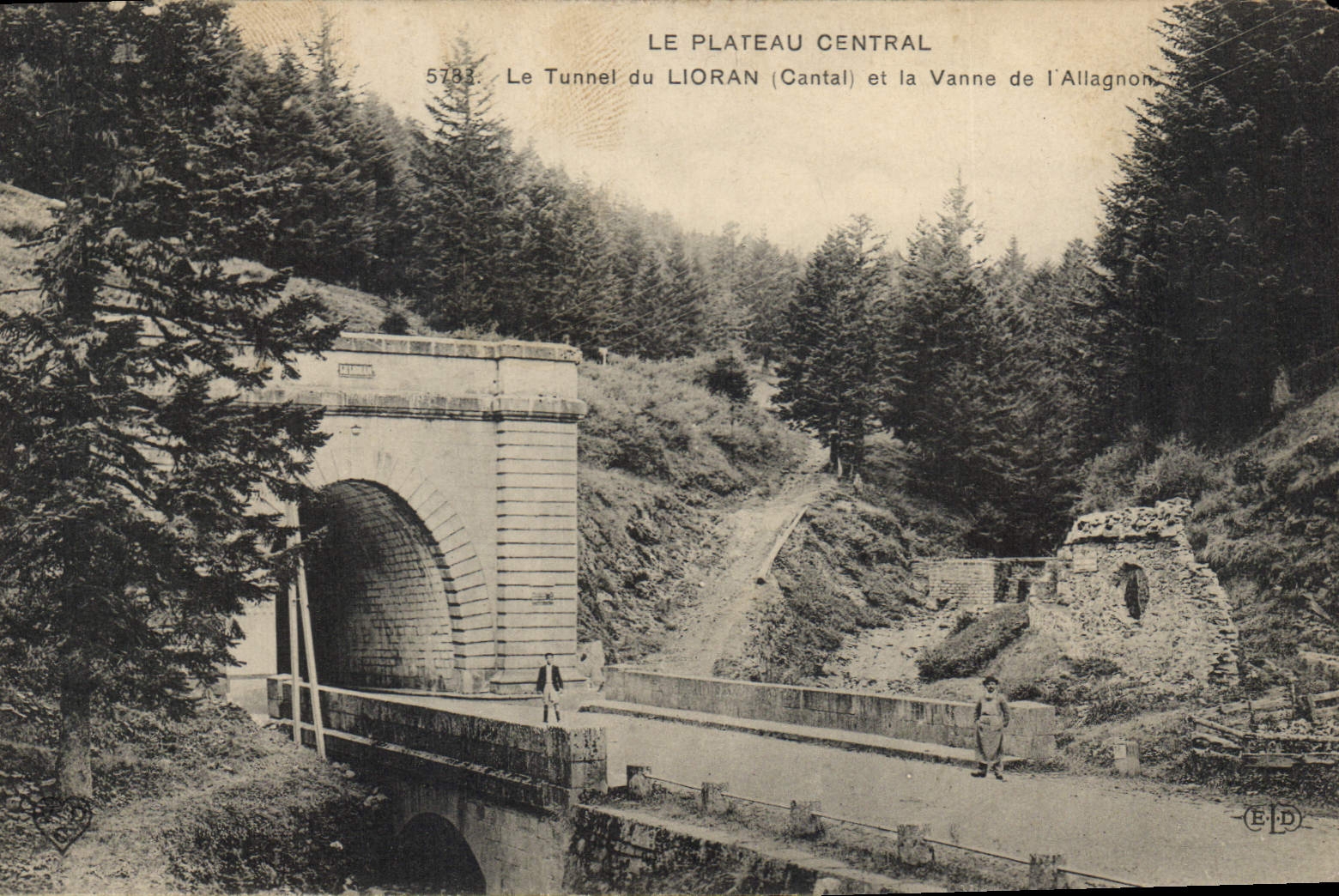 CPA Le Plateau Central Le Tunnel du Lioran Cantal et la Vanne de l'Allagnon 
