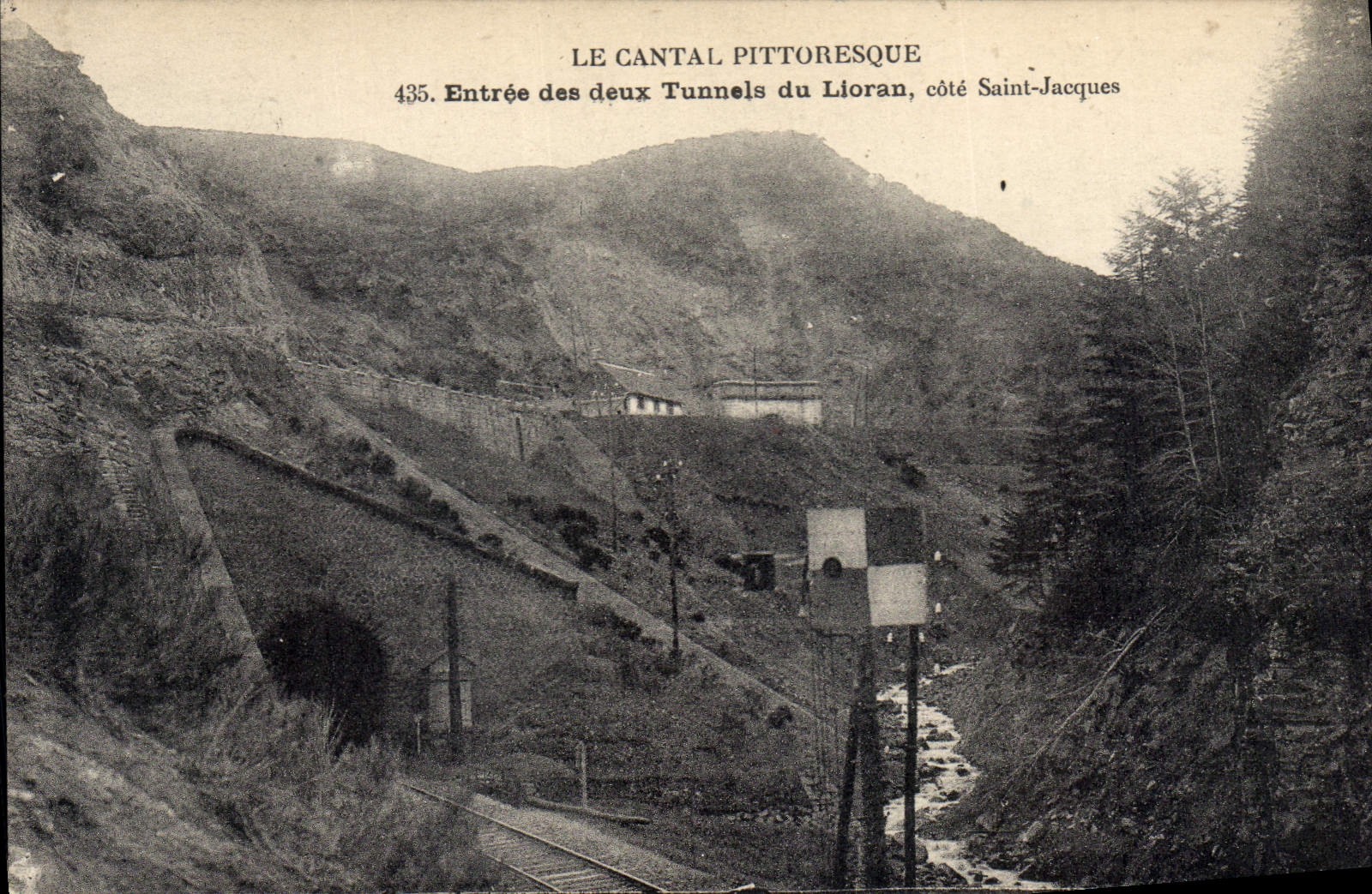 CPA Les Cantal Pittoresque Entree des deux Tunnels du Lioran cote Saint Jacques 