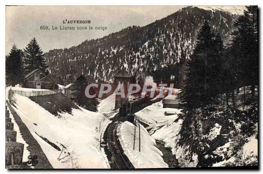CPA L'Auvergne Le Lioran sous la neige Train a vapeur