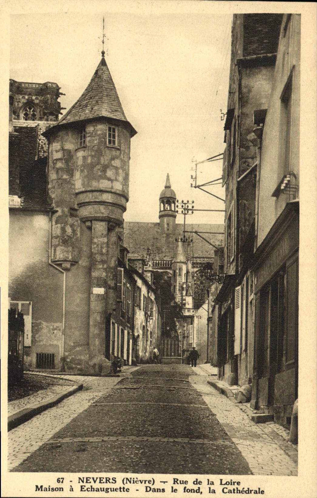 CPA Nevers Nievre Rue de la Loire Maison a Echauguette Dans la Fond La Cathedrale 