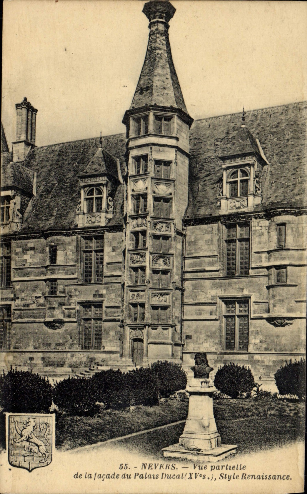 CPA Nevers Vue Partielle de la facade du Palais Ducal 