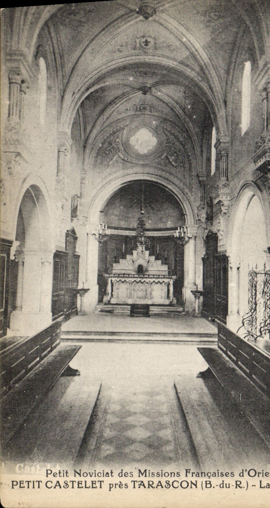Petit Castelet — Intérieur d'un noviciat des Missions Françaises d'Orient — éditeur Castel