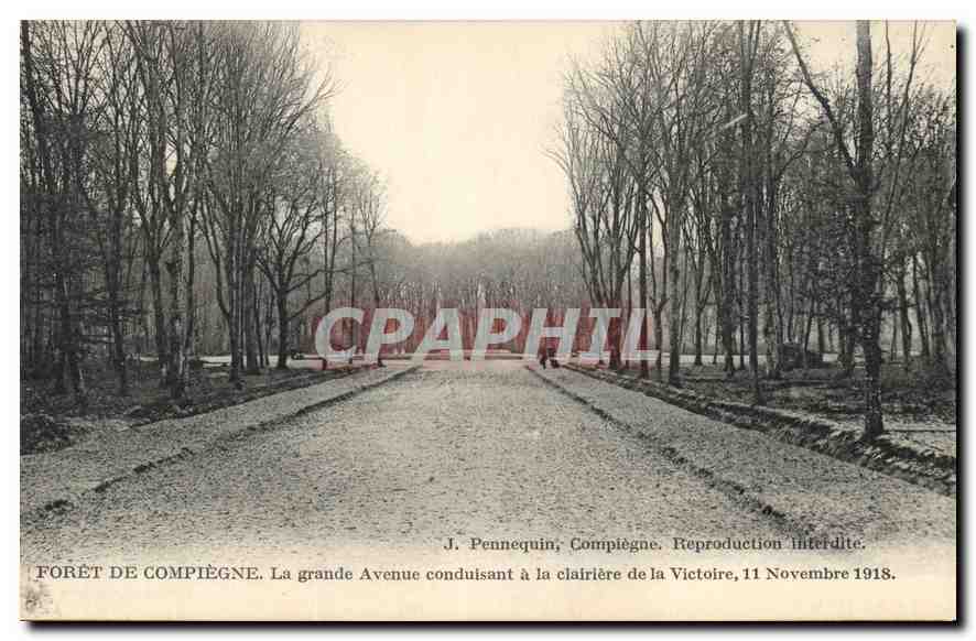 CPA Foret de Compiegne La Grande Avenue conduisant a la clairiere de la Victoire 