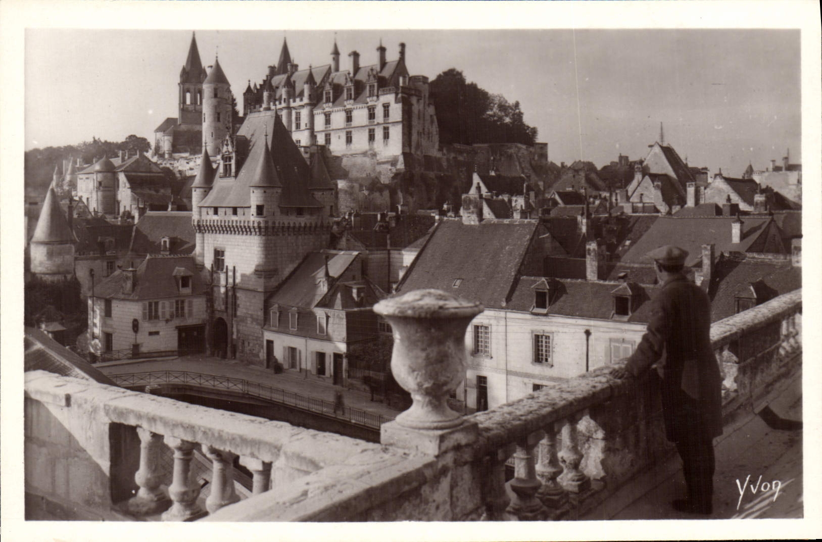 CPA Chateau de Loches Le Chateau Royal et la Porte des Cordeliers 