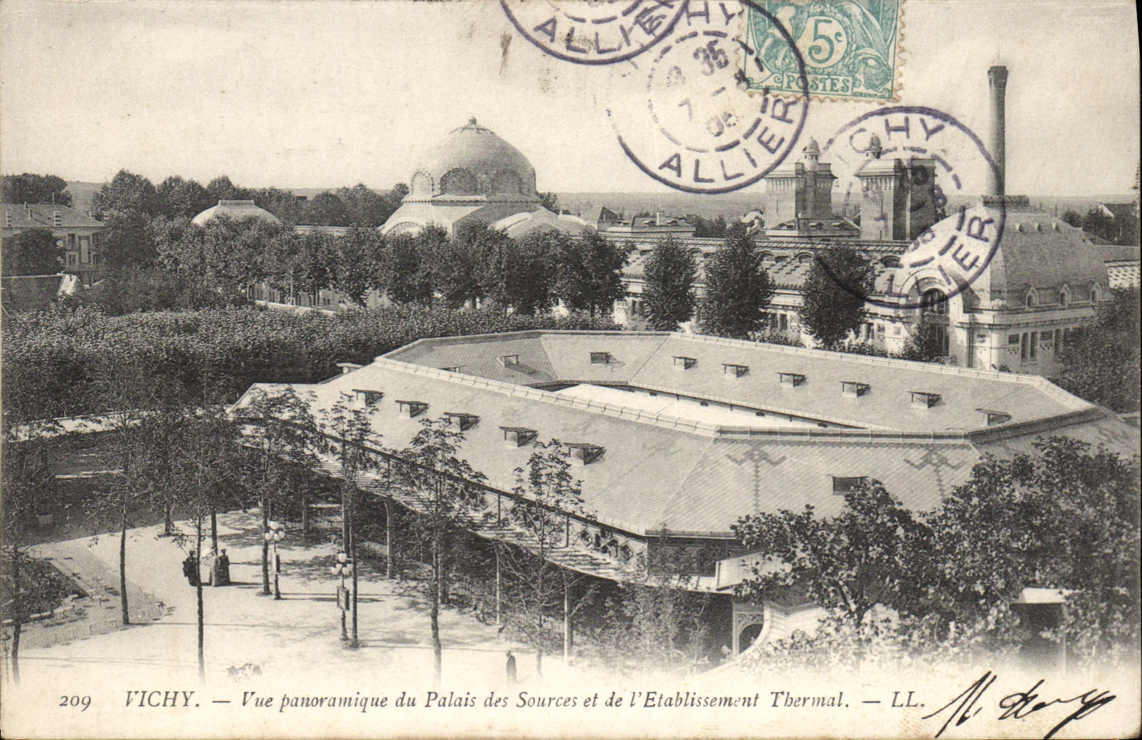 CPA Vichy Vue panoramique du Palais des Sources et le l'Etablissement Thermal 