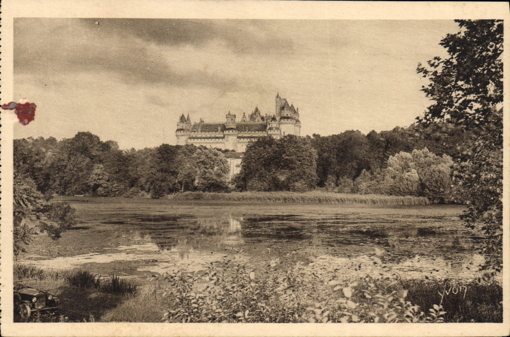 CPA Chateau de Pierrefonds Oise Vue generale prise de l'Etang 