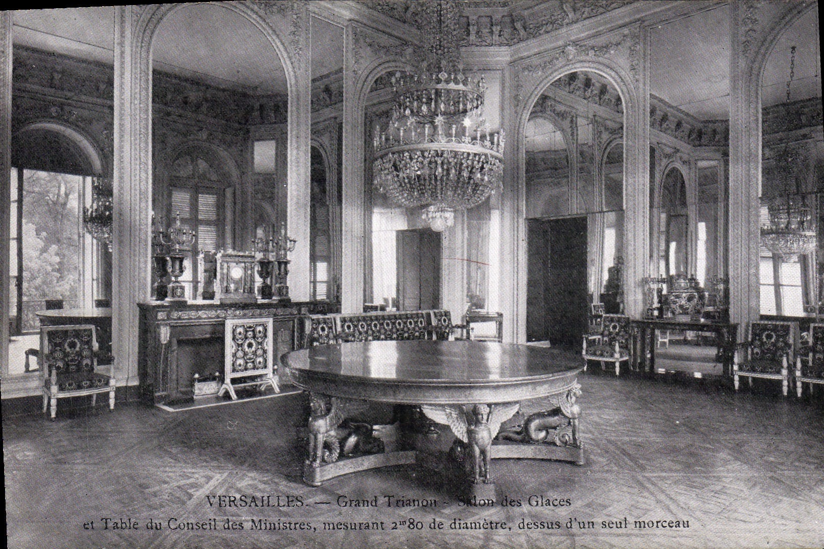 Versailles — Grand Trianon — Salon des Glaces et Table du Conseil des Ministres — éditeur non visible