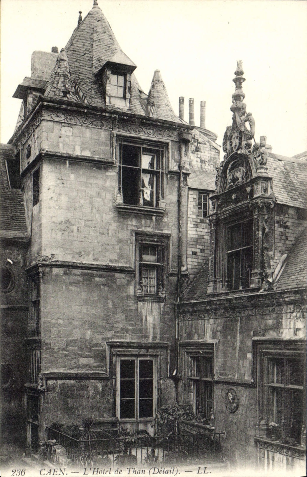 CPA Caen L'Hotel de Than 