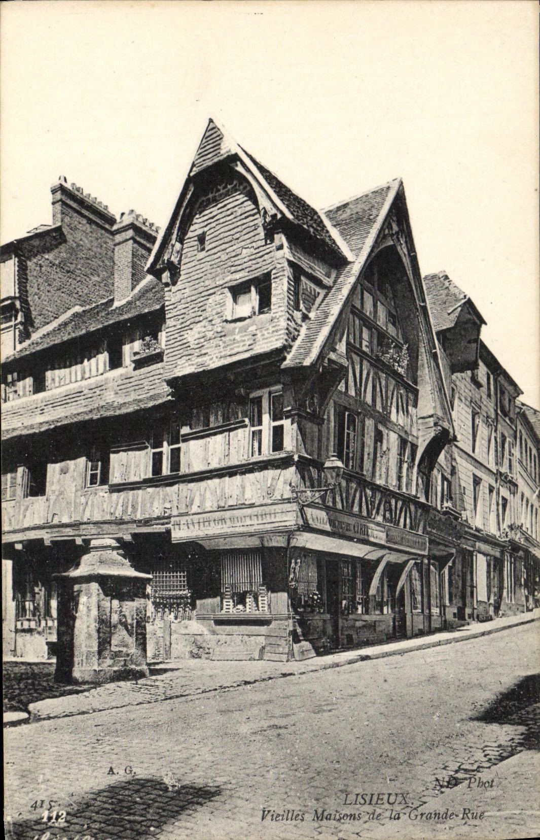 Lisieux — Alte Häuser in der Grande Rue — A.G. Phot.