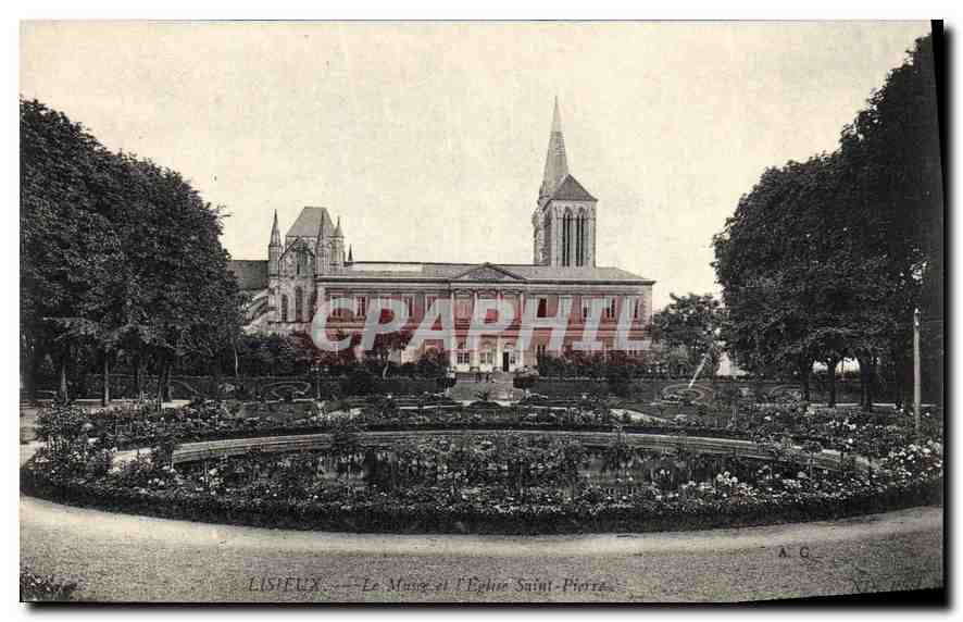 CPA Lisieux Le Musee et l'Eglise Saint Pierre 