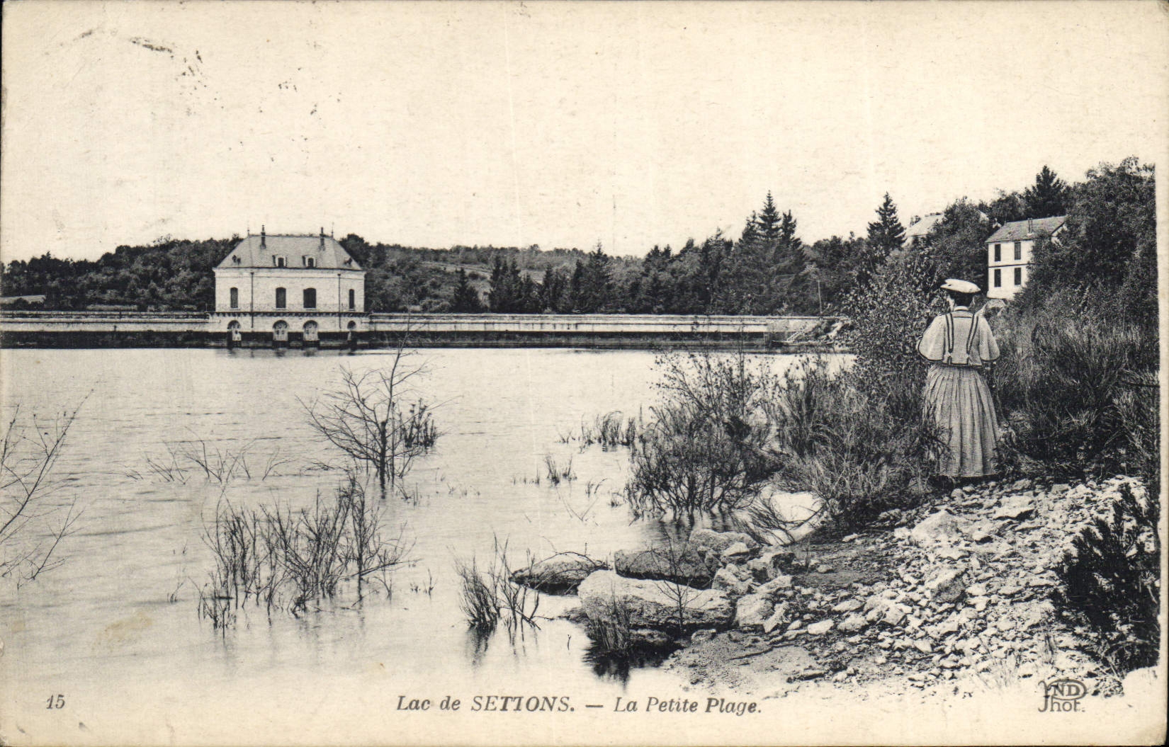 CPA Lac de Settons La Petite Plage Femme