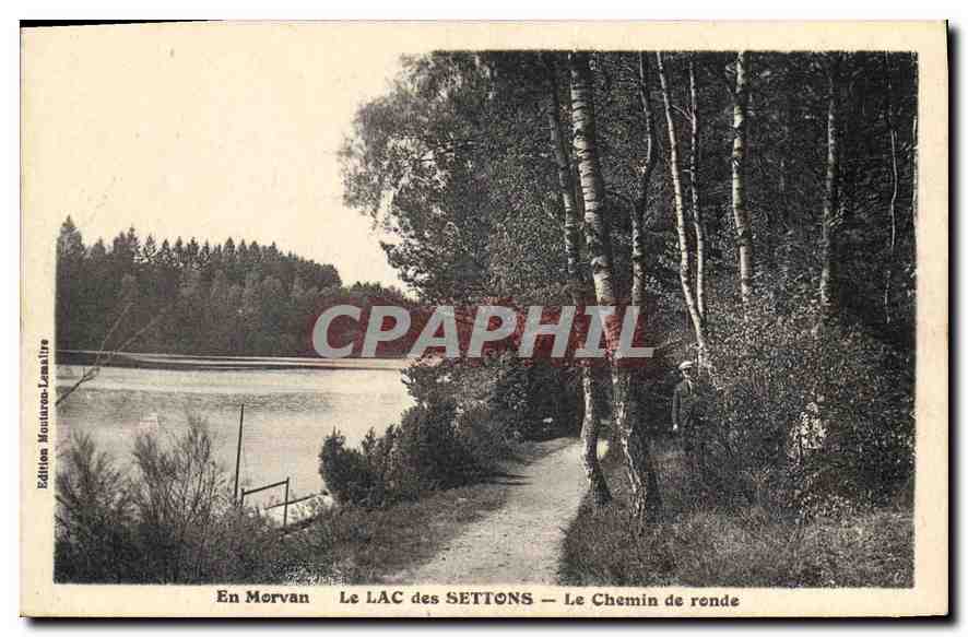 CPA En Morvan le Lac des Settons le Chemin de Ronde 