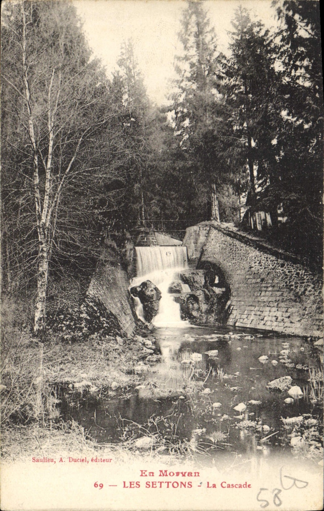 CPA En Morvan les Settons la Cascade 
