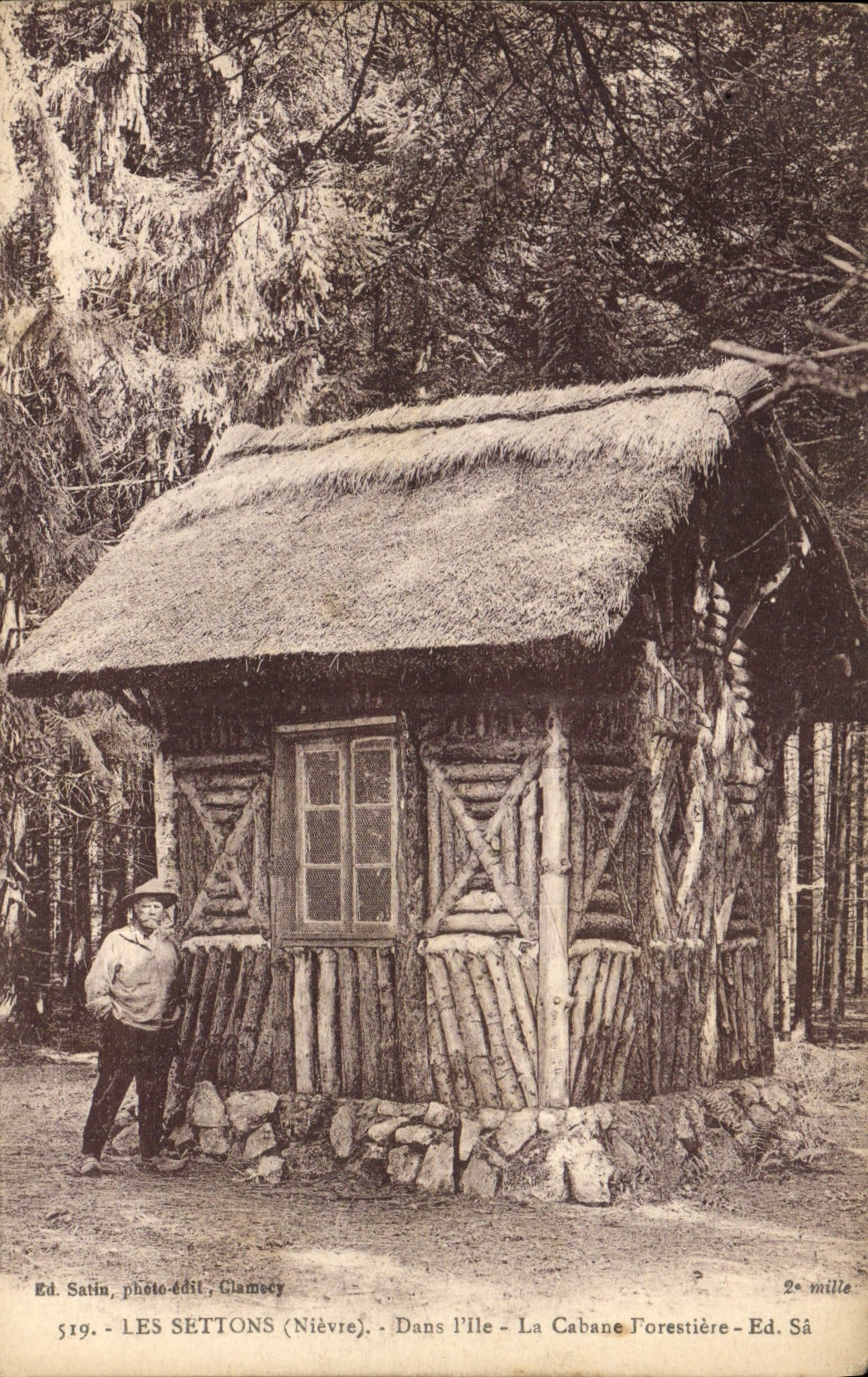 CPA Les Settons Nievre Dans l'Ile la Cabane Forestiere 