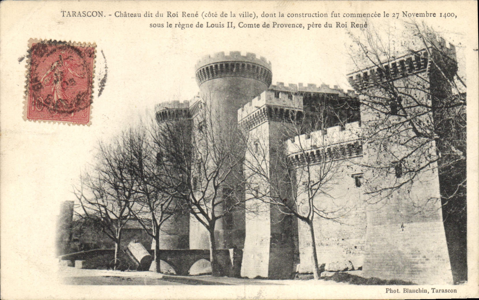 Tarascon - Château dit du Roi René (côté de la ville) — construction commencée le 27 novembre 1400 sous le règne de Louis II, Comte de Provence, père du Roi René — Phot. Blanchin, Tarascon
