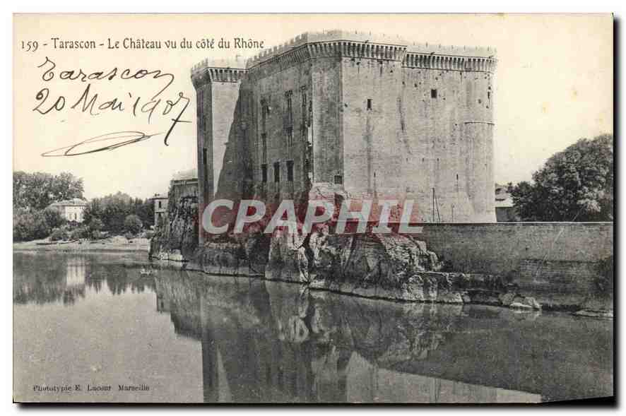 CPA Tarascon le chateau vu du cote du Rhone 