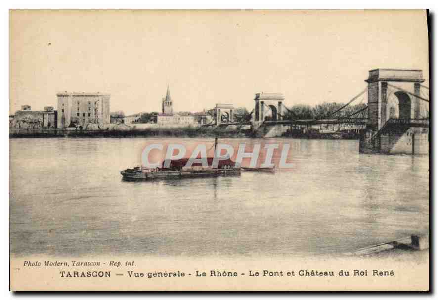 CPA Tarascon vue generale le Rhone le Pont et Chateau du Roi Rene Bateau