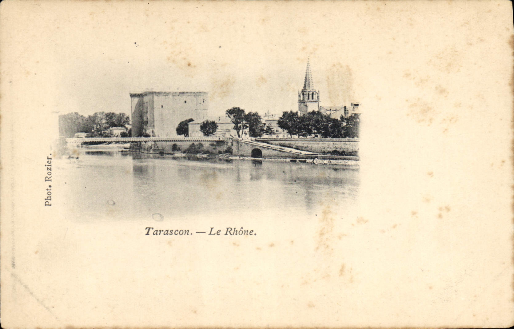 Tarascon — Le Rhône — Phot. Rozier
