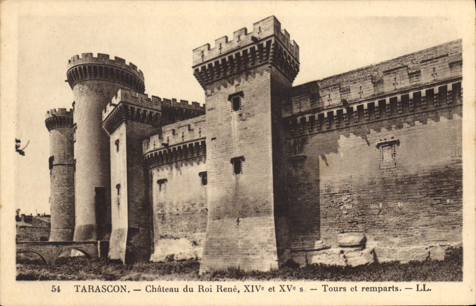 Tarascon — Château du Roi René, XIVe et XVe s. — Tours et remparts — LL.