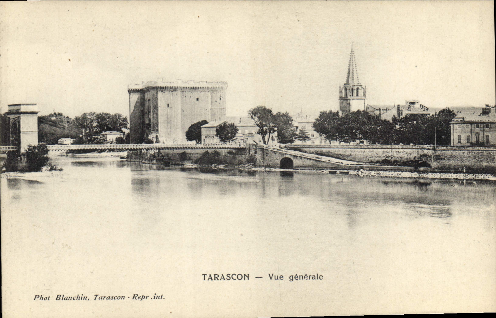 Tarascon — Vue générale — Phot Blanchin, Tarascon - Repr .int.