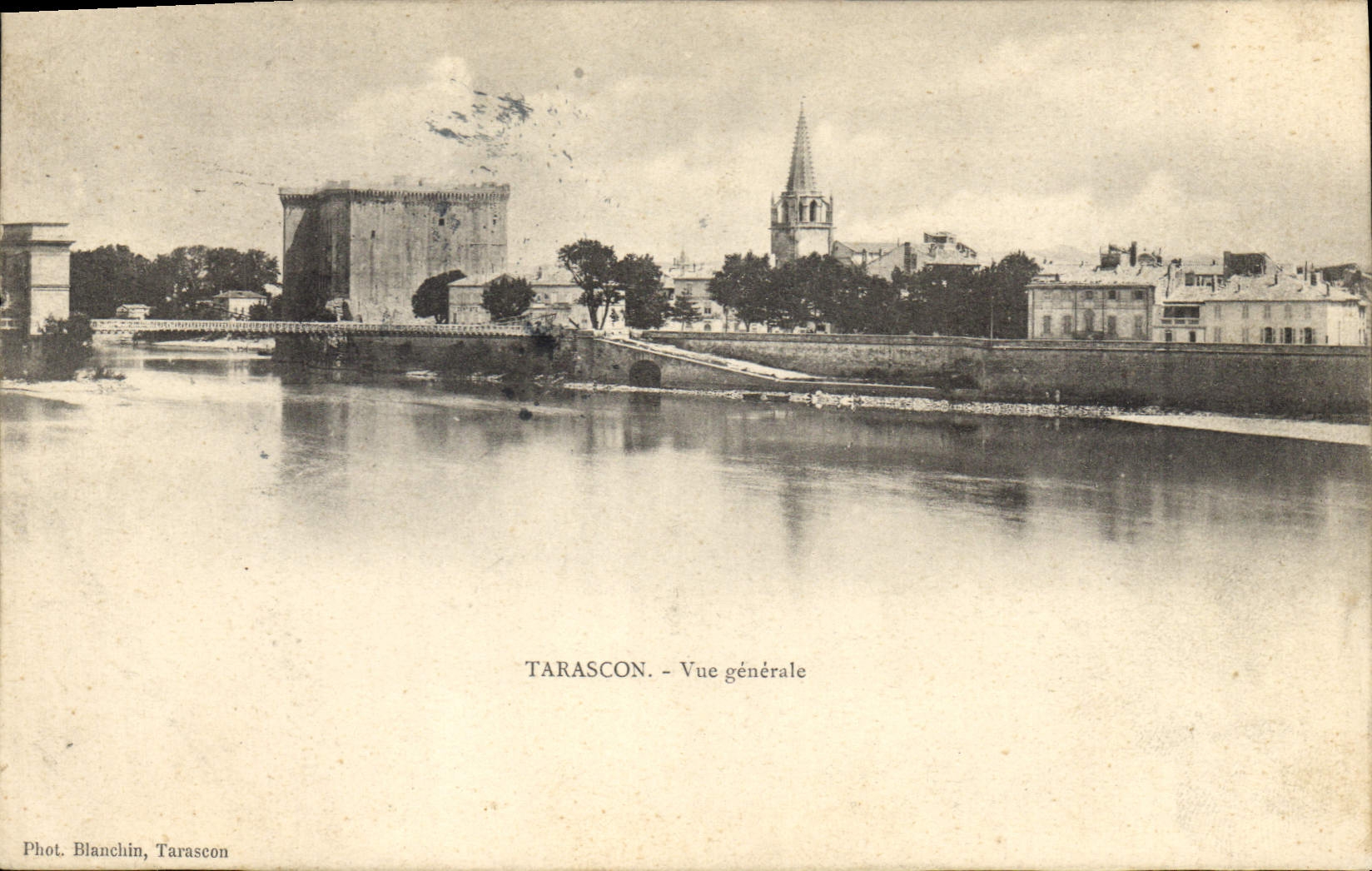 Tarascon — Vue générale — Phot. Blanchin, Tarascon
