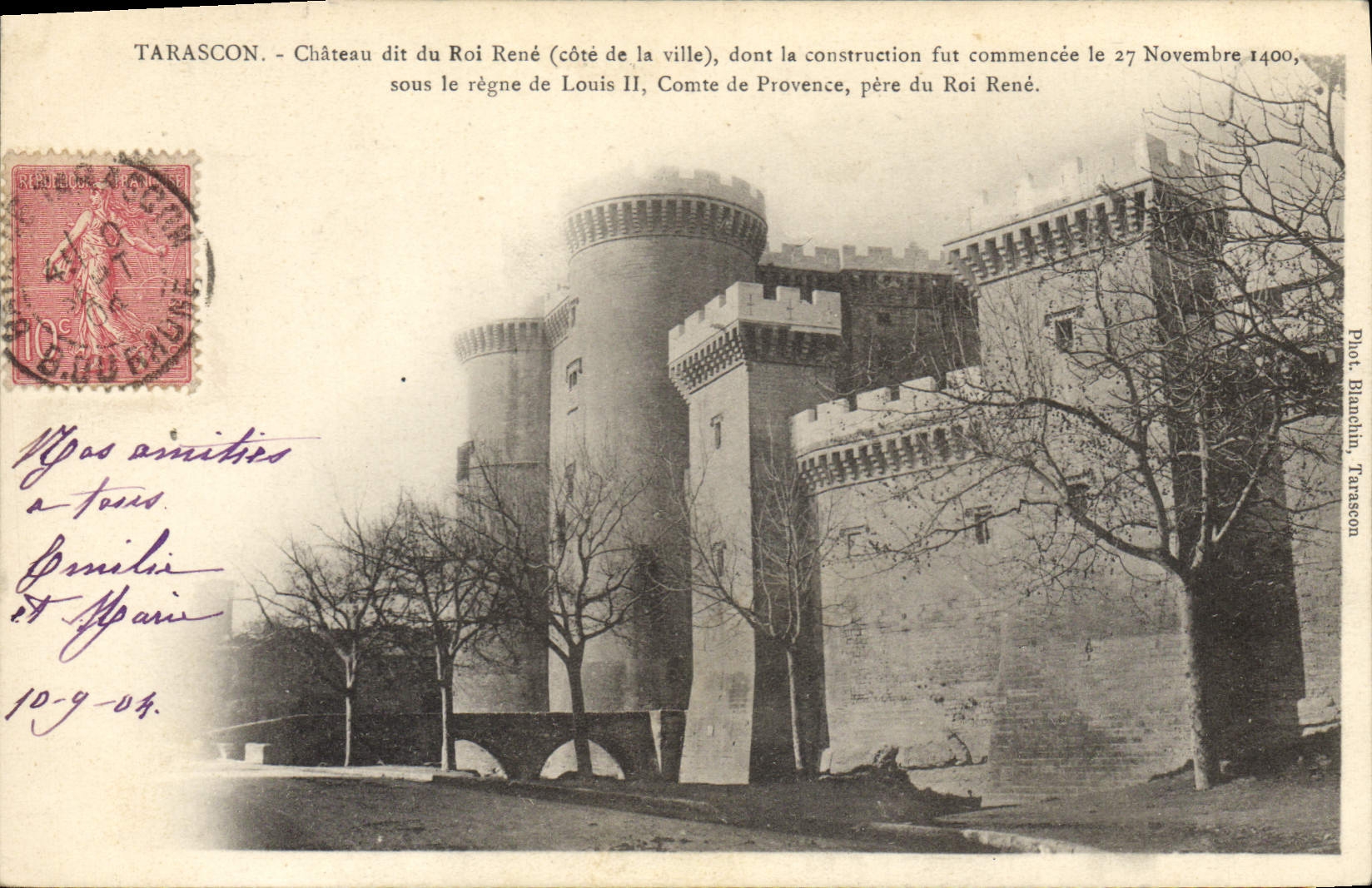 Tarascon - Château dit du Roi René (côté de la ville) — construction commencée le 27 novembre 1400 sous le règne de Louis II, Comte de Provence, père du Roi René — Phot. Blanchu, Tarascon