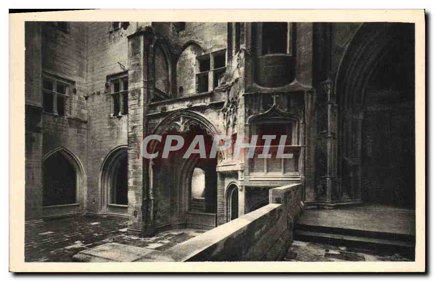 Château de Tarascon — La Cour - détail — N°4708, Éditeur N.T.V. Commercial, Paris