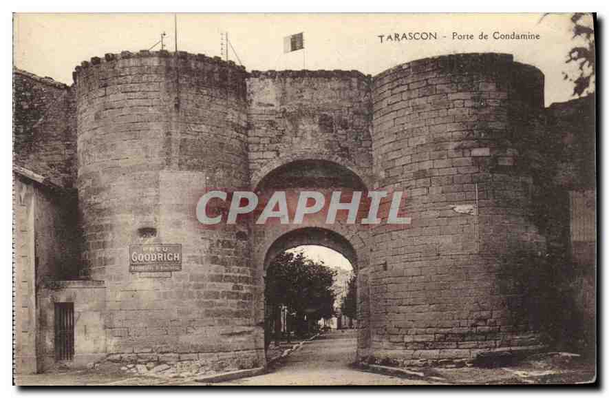 Tarascon - Porte de Condamine — vue de l'ancienne porte fortifiée avec drapeau français — éditeur Prelu Goodrich