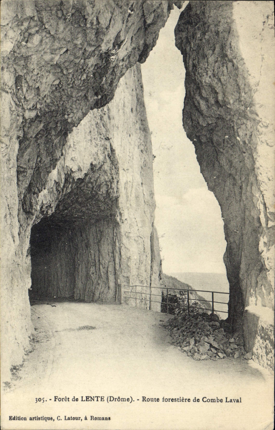 Forêt de LENTE (Drôme) — Route forestière de Combe Laval — Édition artistique, C. Latour, à Romans, n° 305
