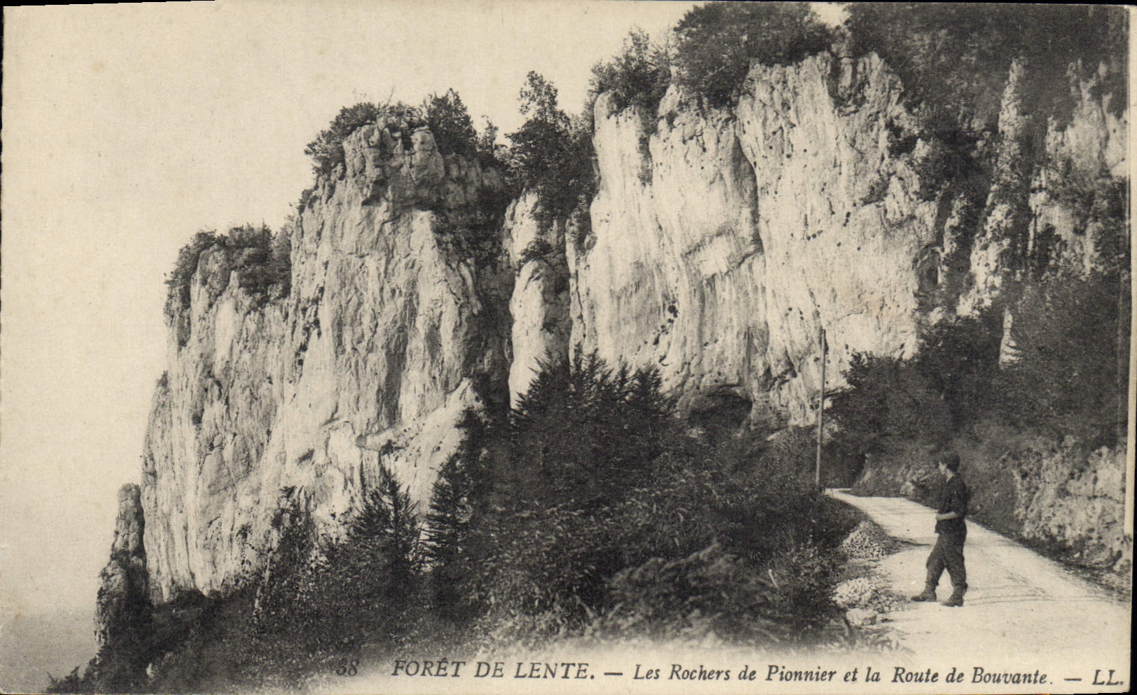 Forêt de Lente — Les Rochers de Pionnier et la Route de Bouvante — LL
