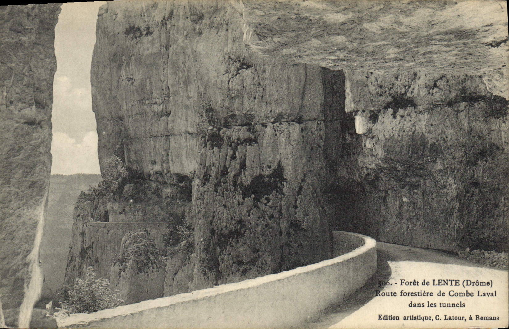 Forêt de LENTE (Drôme) — Route forestière de Combe Laval dans les tunnels — Édition artistique, C. Latour, à Romans