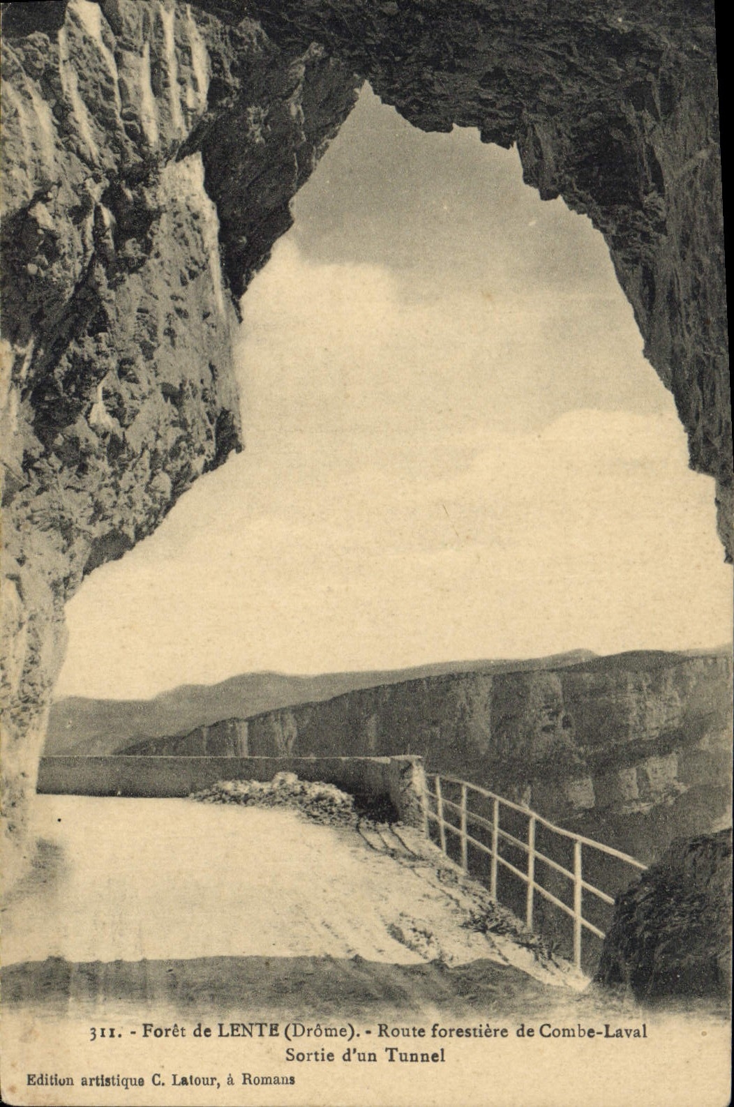 Forêt de LENTE (Drôme) — Sortie d'un tunnel — Édition artistique C. Latour, à Romans, n° 311