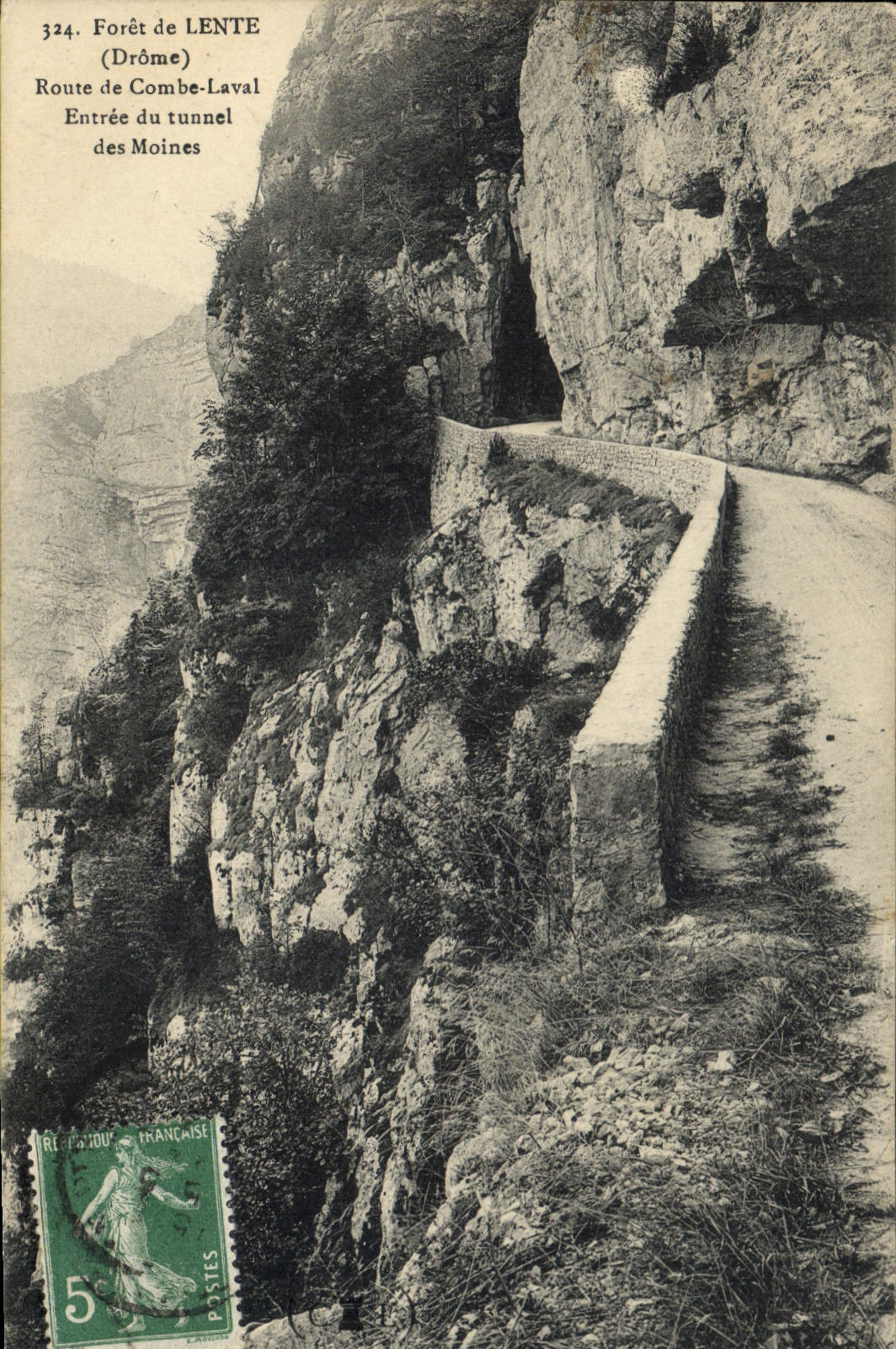 Forêt de LENTE (Drôme) — Entrée du tunnel des Moines — Éditeur : Postes Françaises, n° 324