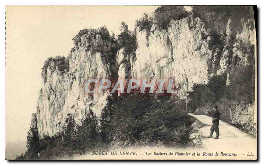 Forêt de Lente — Les Rochers de Pionnier et la Route de Bouvante — LL