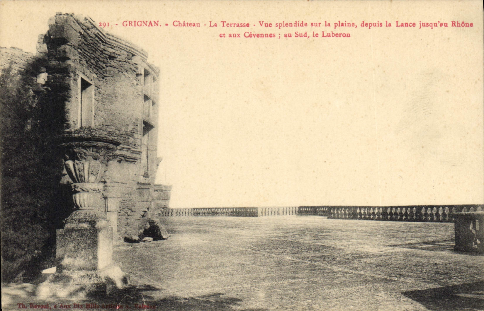 Grignan - Château - La Terrasse - Vue splendide sur la plaine, depuis la Lance jusqu'au Rhône et aux Cévennes ; au Sud, le Luberon
