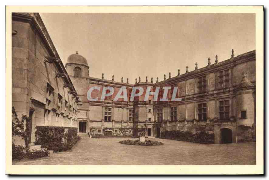CPA Chateau de Grignan Drome la Cour d'Honneur XVI siecle restauree en 1915 