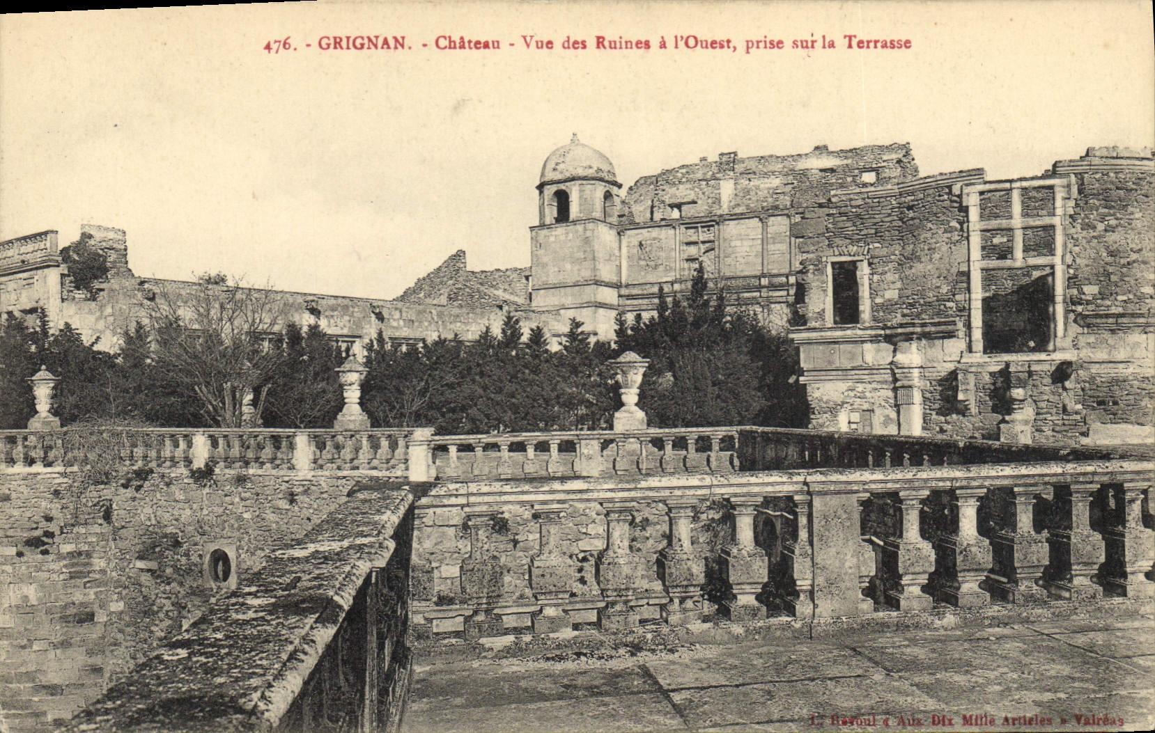 Grignan - Château - Vue des Ruines à l'Ouest, prise sur la Terrasse