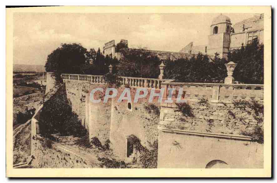 Grignan — Vue d'ensemble et le Petit Jardin préféré de Mme de Sévigné (avant la reconstitution) — Édit. Désamond
