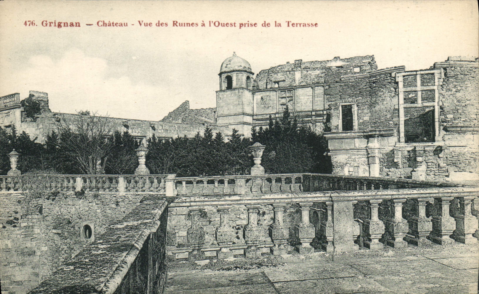 Grignan — Château — Vue des Ruines à l'Ouest prise de la Terrasse