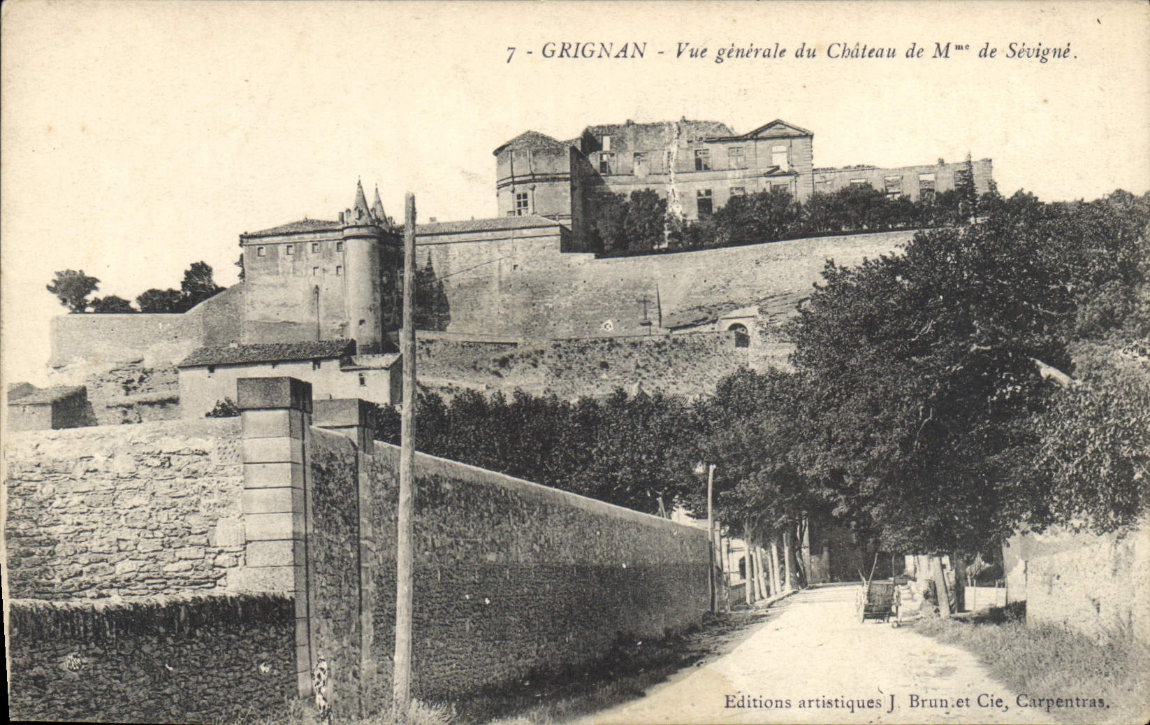 Grignan - Vue générale du Château de Mme de Sévigné — Éditions artistiques J. Brun & Cie, Carpentras
