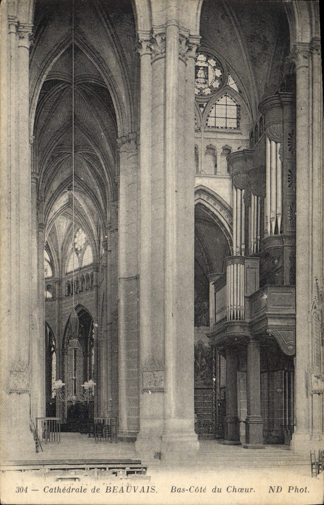 Cathédrale de BEAUVAIS — Bas-Côté du Chœur — ND Phot.