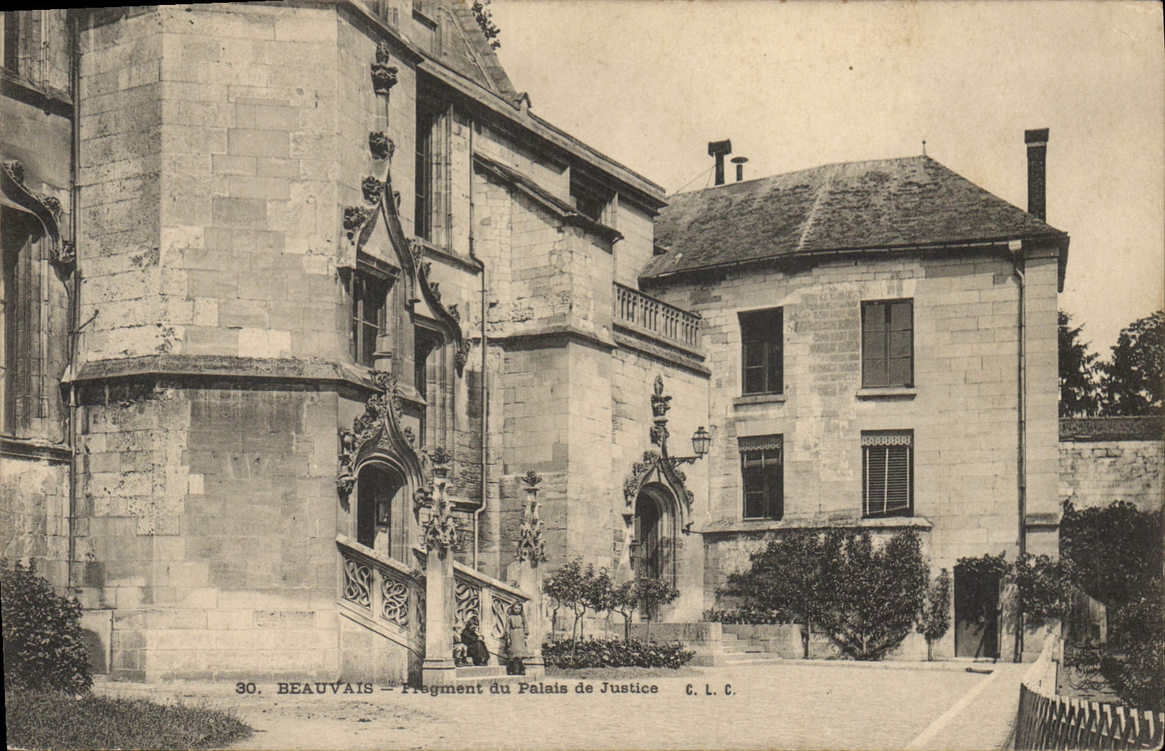 CPA Beauvais Fragment du Palais de Justice 