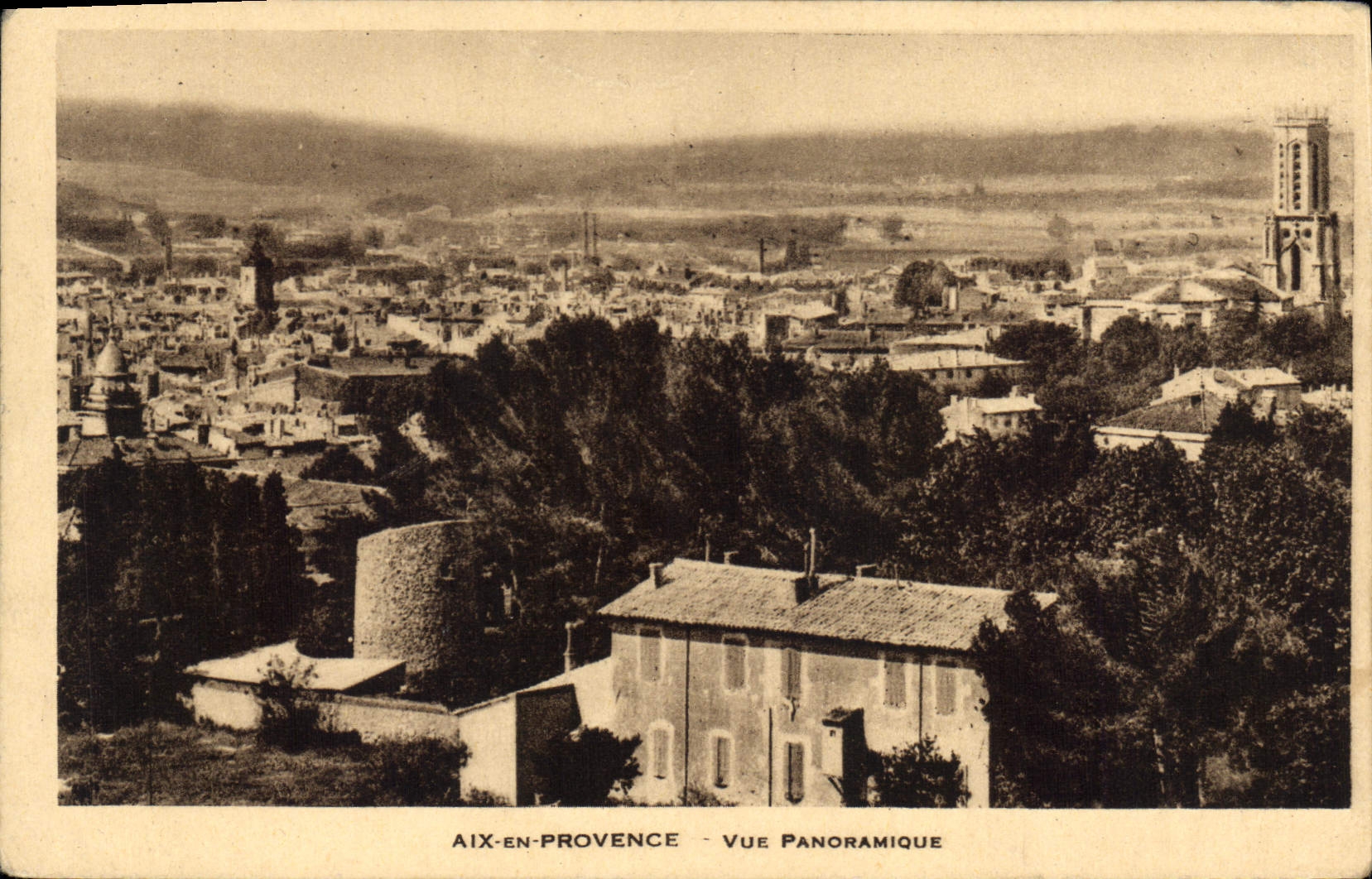 Aix-en-Provence — Vue Panoramique — Éditeur non identifié